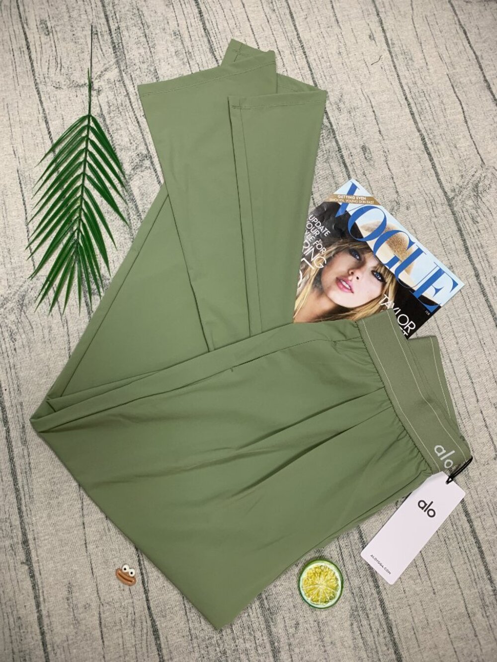 New ALO Yoga Dune Grass Urban Trouser ✨ Suit Up Regular 30" Inseam - Picture 3 of 11